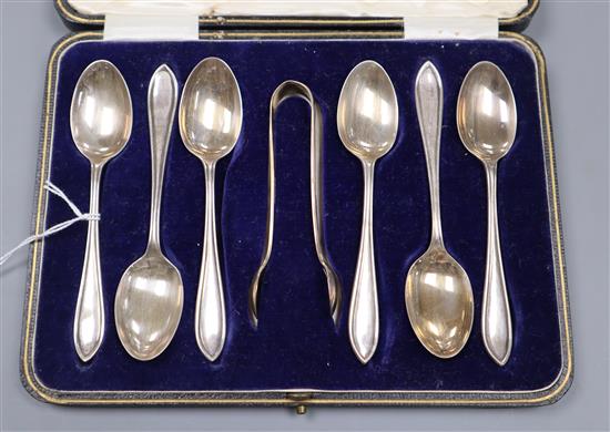 A cased set of six silver teaspoons and tongs.